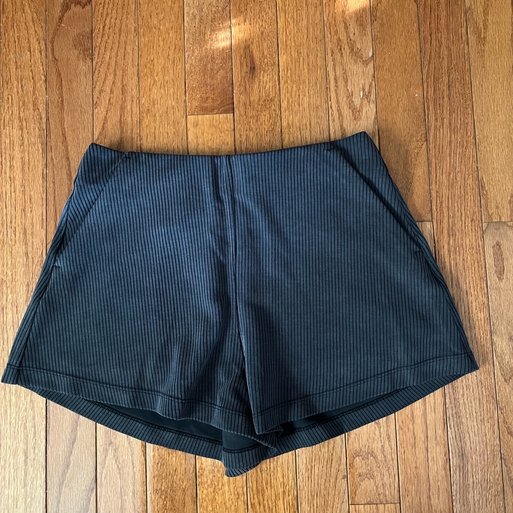NWOT Ribbed Softstreme High-Rise Short 2" size 6
Black color
